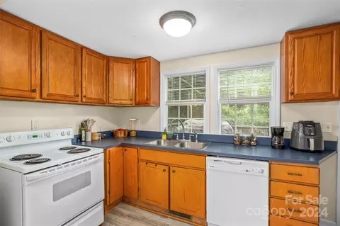 Kitchen - 219 Hamby Mountain Rd, Purlear, NC 28665 photo 2 of 2