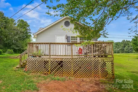 Exterior - 219 Hamby Mountain Rd, Purlear, NC 28665 photo 6 of 10