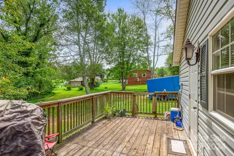Exterior - 219 Hamby Mountain Rd, Purlear, NC 28665 photo 5 of 10