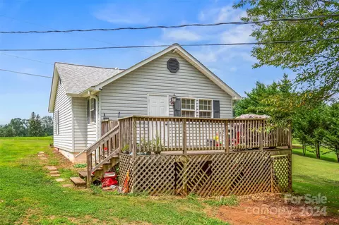 Exterior - 219 Hamby Mountain Rd, Purlear, NC 28665 photo 7 of 10