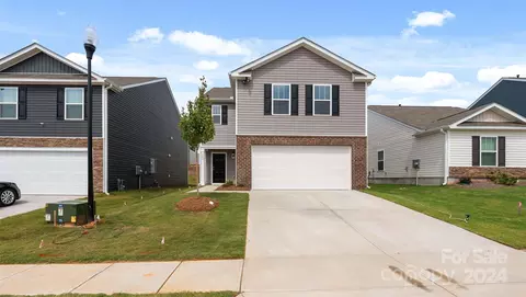 40 Providence Walk Dr, Hendersonville, NC 28792