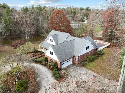 38 Southern Visions Dr, Hendersonville, NC 28792