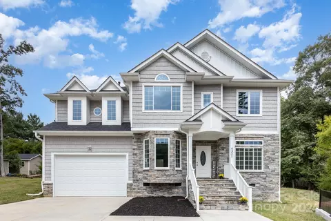 4331 Rolling Acres 8 Rd #8, Charlotte, NC 28213
