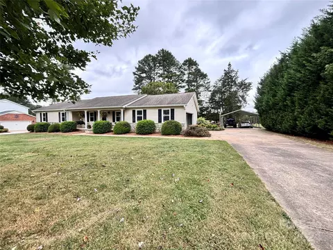 390 Roger Dr, Salisbury, NC 28147 photo 2
