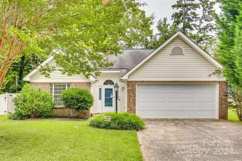 4428 Hounds Run Dr, Matthews, NC 28105