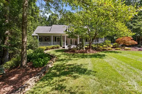 133 Pinnacle Peak Ln, Flat Rock, NC 28731