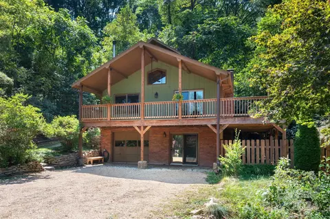54 Mills Pl, Asheville, NC 28804