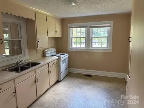 809 Sumner E 2 St E #2, Lincolnton, NC 28092 photo 6