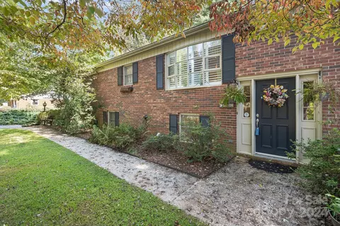 164 Haywood Knolls Dr, Hendersonville, NC 28791