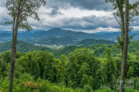 Signature Row Boulevard, Waynesville, NC 28785