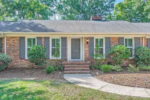 1325 Redcoat Dr, Charlotte, NC 28211