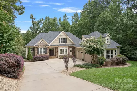 9050 Fair Oak Dr, Sherrills Ford, NC 28673