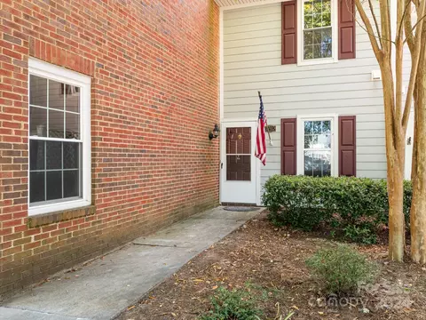 9240 Kings Canyon Dr, Charlotte, NC 28210