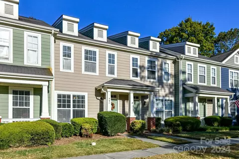 331 Hurston Cir, Charlotte, NC 28208