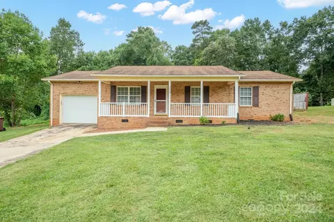 3423 N Oxford St, Claremont, NC 28610