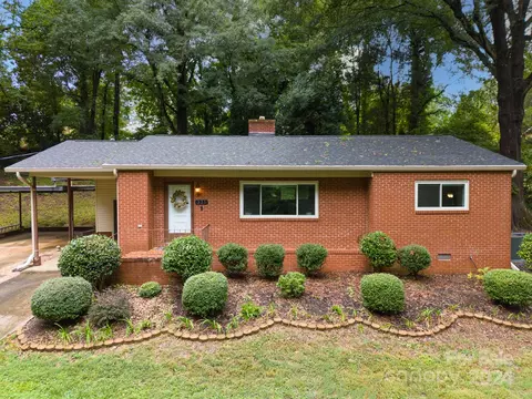 331 Cedar St, Mooresville, NC 28115