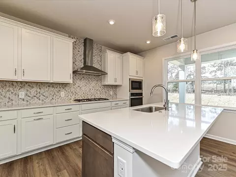 8021 Franklin Trail St, Mint Hill, NC 28227