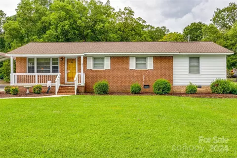 5811 Willowbrook St, Fort Lawn, SC 29714