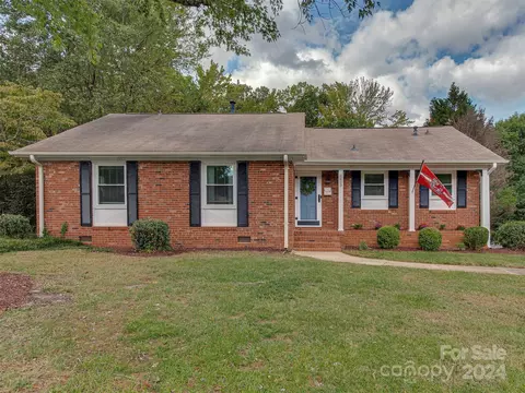 1413 Edgewater Dr, Charlotte, NC 28210