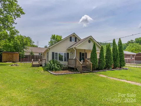 35 Wachayu Dr, Clyde, NC 28721