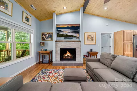 1965 Dogwood Dr, Maggie Valley, NC 28751