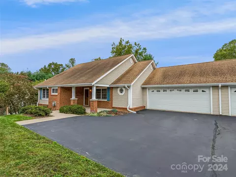 1115 Citation Cir, Hendersonville, NC 28739