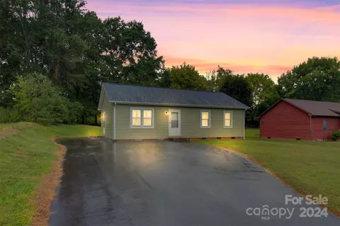 2757 34th Street Ne Pl NE, Hickory, NC 28601
