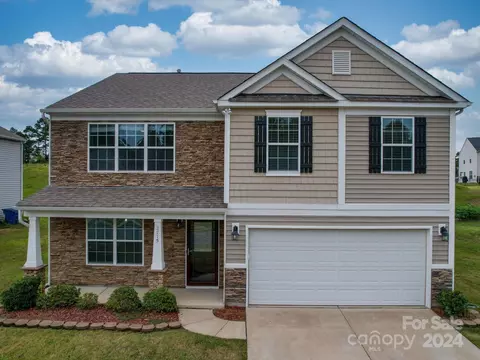 2715 Golden Rose Ln, Charlotte, NC 28216