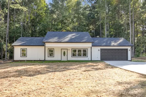 951 Rolling Rd, Lincolnton, NC 28092