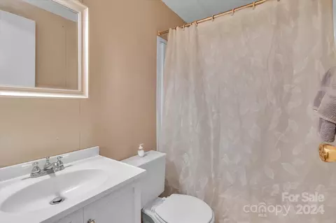 Bath - 160 Flake Rd, Harmony, NC 28634 photo 3 of 3