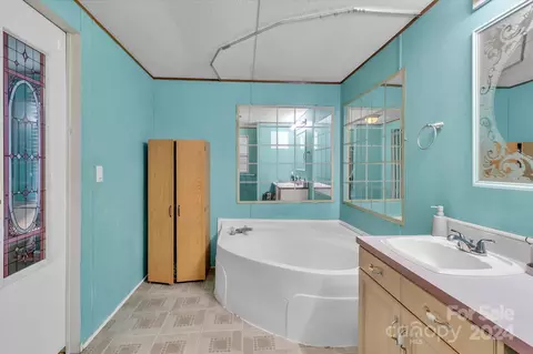 Bath - 160 Flake Rd, Harmony, NC 28634 photo 2 of 3