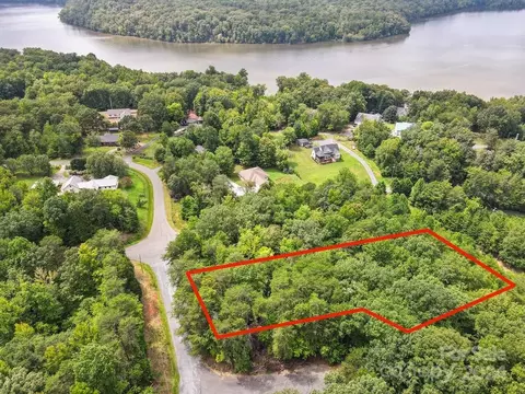 214 Summit Ct, Troy, NC 27371