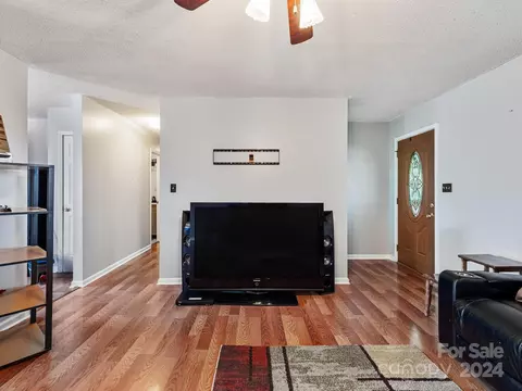 Living - 181 Chadwick Rd, Harmony, NC 28634 photo 3 of 4