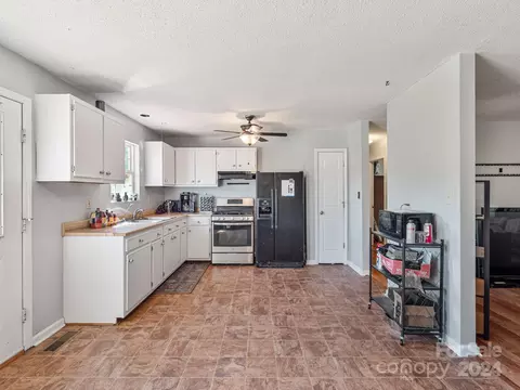 Kitchen - 181 Chadwick Rd, Harmony, NC 28634 photo 2 of 3