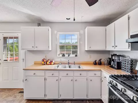 Kitchen - 181 Chadwick Rd, Harmony, NC 28634 photo 3 of 3