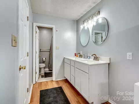 Bath - 181 Chadwick Rd, Harmony, NC 28634 photo 1 of 3