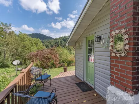 883 Price Town Rd, Clyde, NC 28721