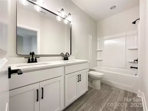 Bath - 1021 Baylor Grv, Monroe, NC 28112 photo 3 of 3