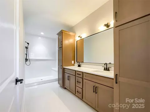 Bath - 1021 Baylor Grv, Monroe, NC 28112 photo 1 of 3