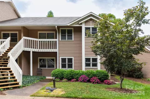 11 Timberlake Dr, Asheville, NC 28803