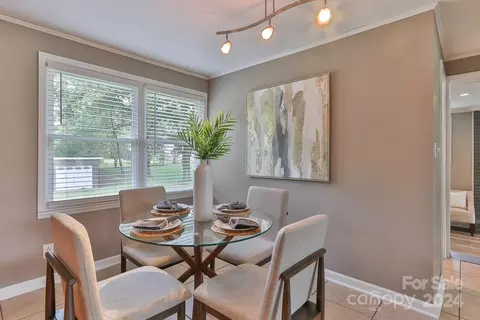 Dining - 206 10th Se Ave SE, Conover, NC 28613 photo 1 of 2