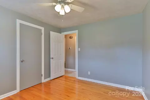 Bedroom - 206 10th Se Ave SE, Conover, NC 28613 photo 4 of 5