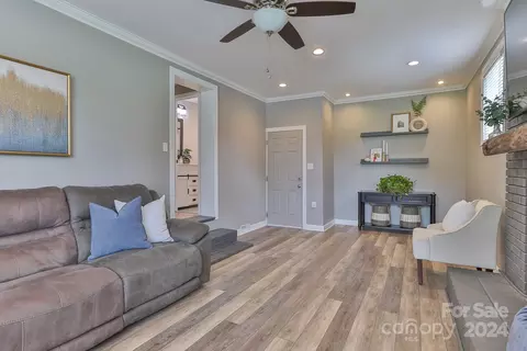 Living - 206 10th Se Ave SE, Conover, NC 28613 photo 6 of 7