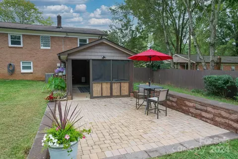 Exterior - 206 10th Se Ave SE, Conover, NC 28613 photo 1 of 5