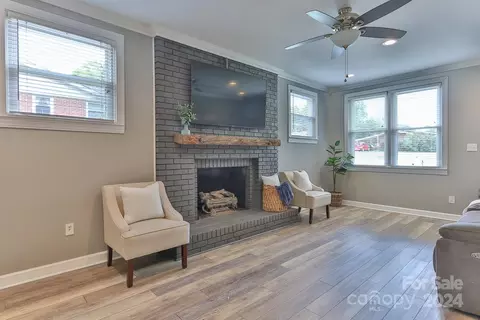Living - 206 10th Se Ave SE, Conover, NC 28613 photo 4 of 7