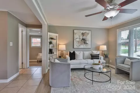 Living - 206 10th Se Ave SE, Conover, NC 28613 photo 3 of 7