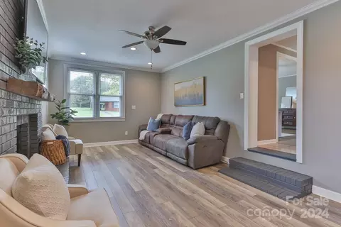 Living - 206 10th Se Ave SE, Conover, NC 28613 photo 5 of 7