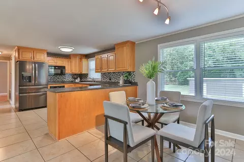 Dining - 206 10th Se Ave SE, Conover, NC 28613 photo 2 of 2