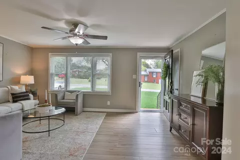 Living - 206 10th Se Ave SE, Conover, NC 28613 photo 2 of 7