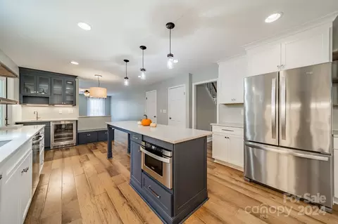 6632 Carmel Hills Dr, Charlotte, NC 28226